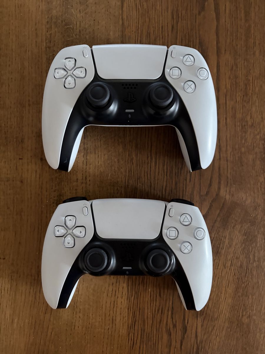 Sony Controller: 2x Sony PlayStation 5 DualSense Controller weiss – Difettoso da Emmenbrücke venduto da Lukee1901