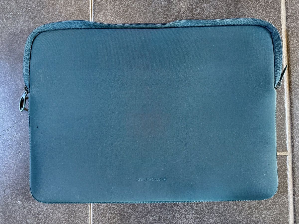 Tucano Coques & Sacs: Housse laptop 15" comme neuve – Neuf (Voir description) à Corgémont par whizzzmo 1
