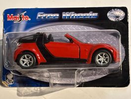 Smart Roadster Coupe fabriqué par Maisto (no Dinky Toys)