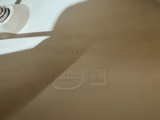Eames Sedie: Vitra Eames Plastic Armchair LAR – Usato da Zollikofen venduto da OberliAG 4