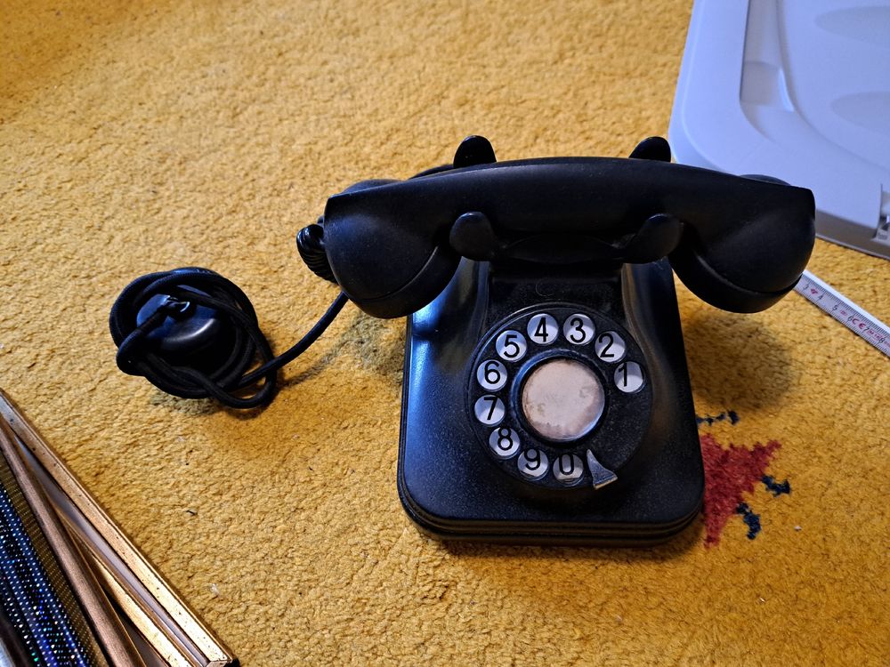 Téléphone vintage en bakélite des années 50 1