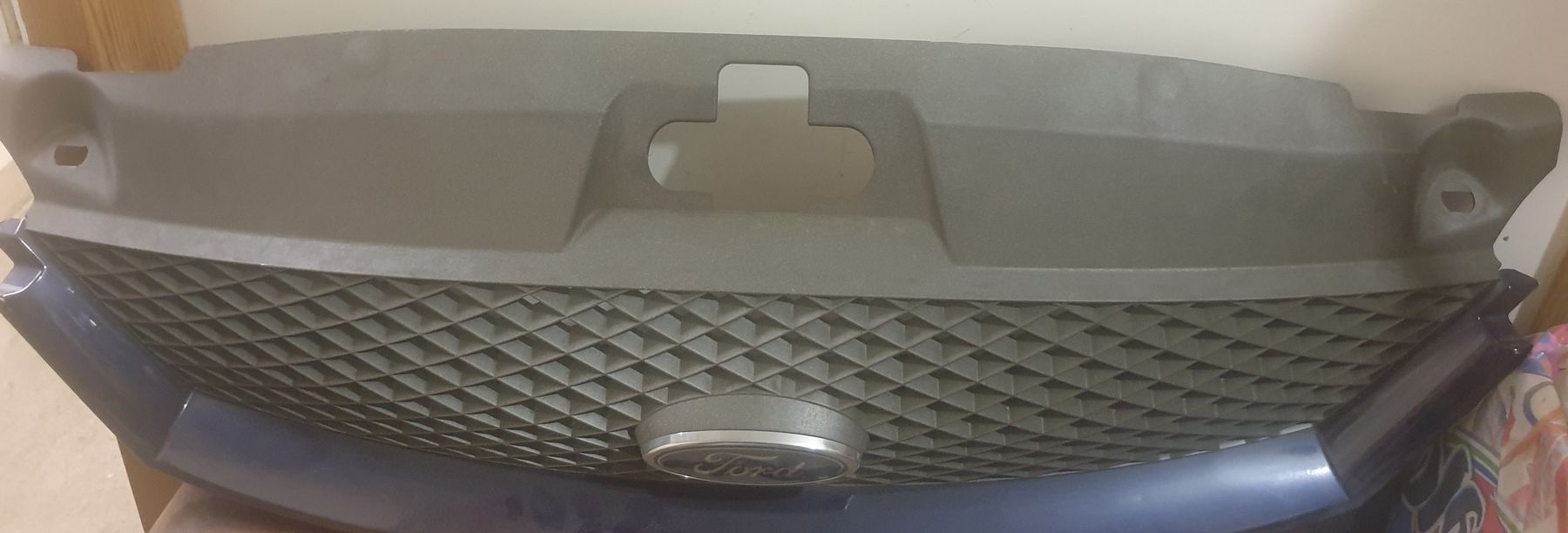 Ford Tutti pezzi di ricambio auto: calandra anteriore per ford mondeo dal 2000 – Usato da Locarno venduto da Enzo1985