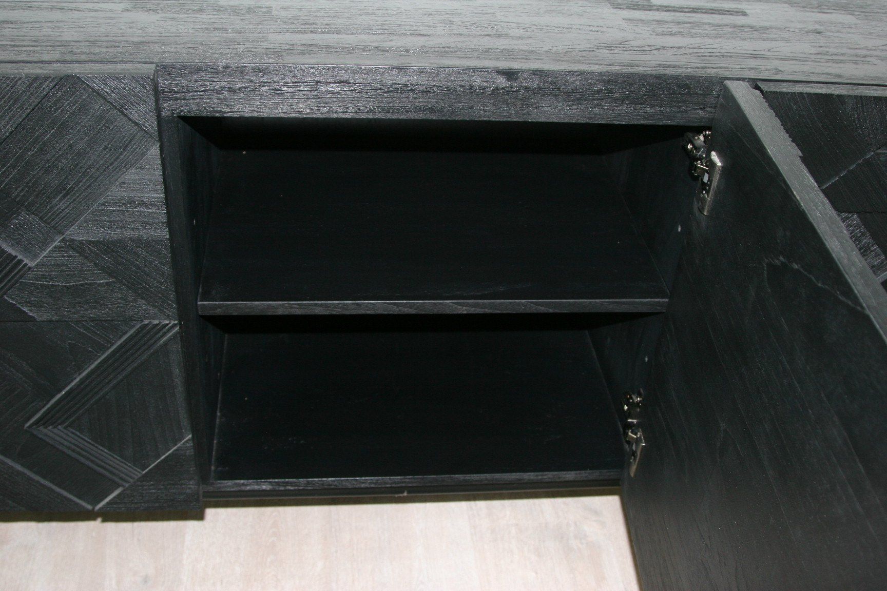 Ethnicraft Cassettiere: Ethnicraft Graphic Sideboard Teak massiv schwarz – Usato da Büren an der Aare venduto da Sabinem71 6