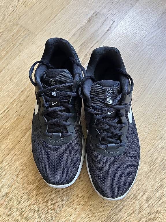 Chaussures hommes: Nike Schuhe schwarz – D'occasion à Weisslingen par seat_driver 1
