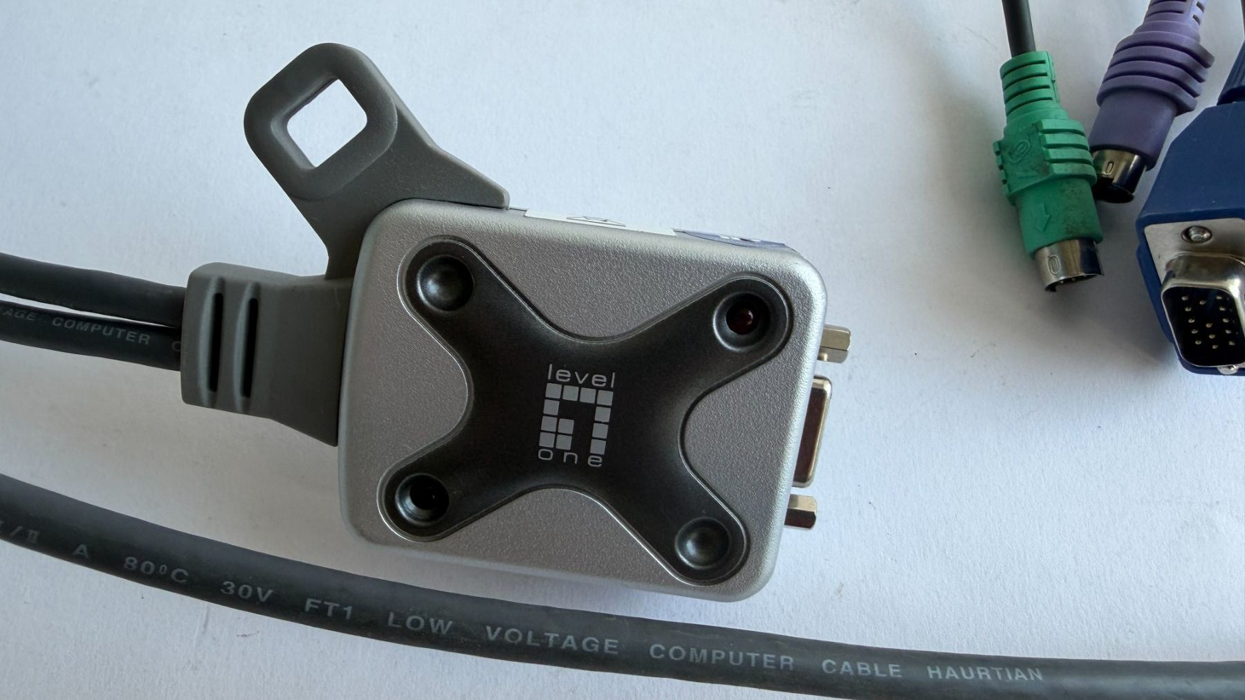 Giochi: KVM Switch Level One für PS/2 und Video – Usato da Huttwil venduto da Thoste 1