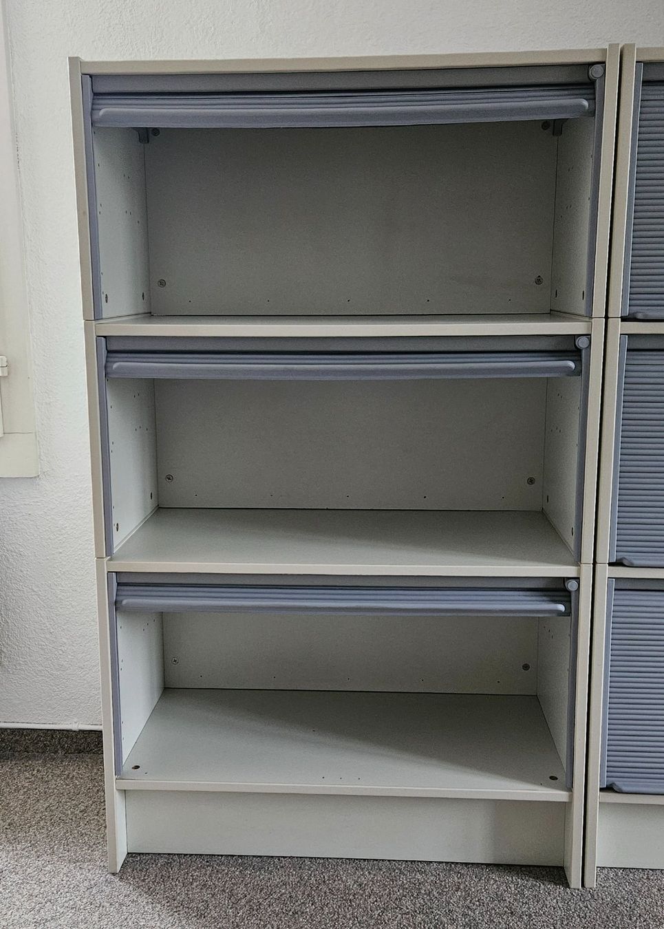 Schränke: Büromöbel mit Rollladen, Top Zustand! – Gebraucht aus Au ZH von tra_9hjf 1