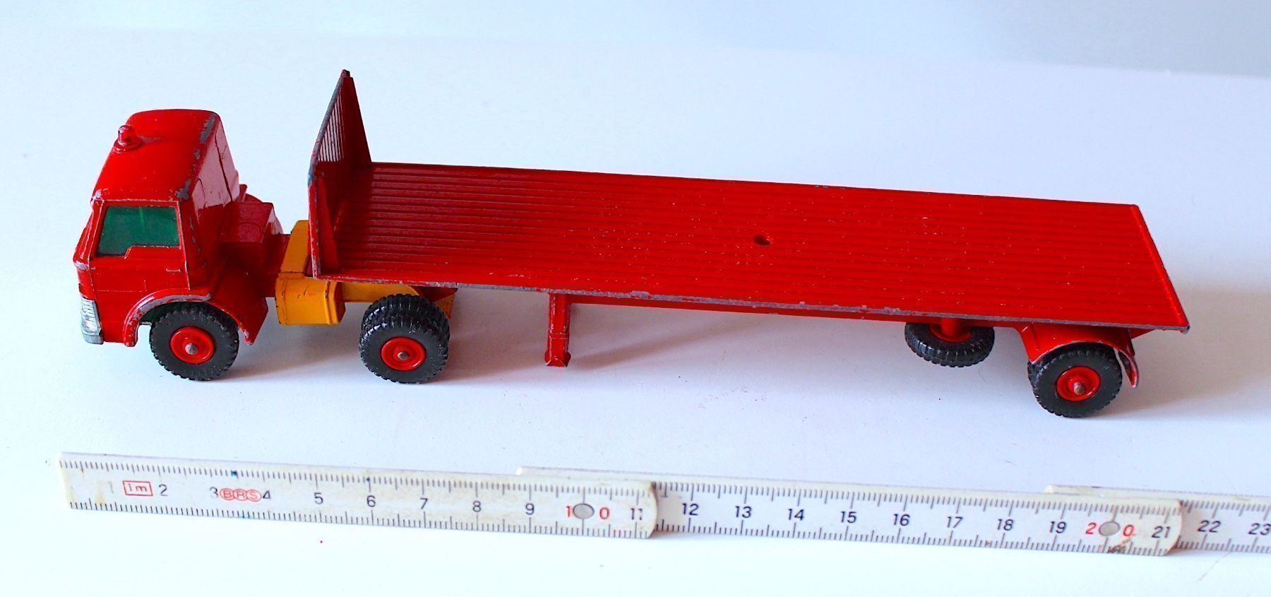 Lesney Spielzeuge: VINTAGE SCHÖNER FORD TRAKTOR MIT AUFLEGER LESNEY – Gebraucht aus Ipsach von Merlux 2