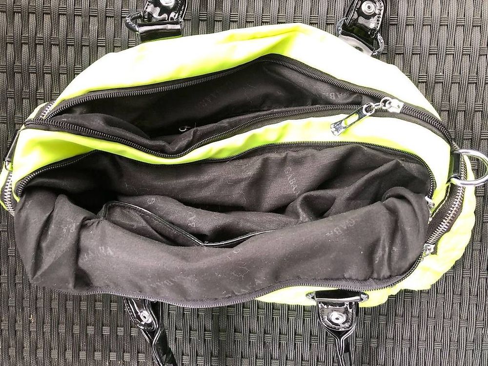 Gabaara Handtasche, Giftgrün (Gebraucht) in Wangen SZ für CHF 10