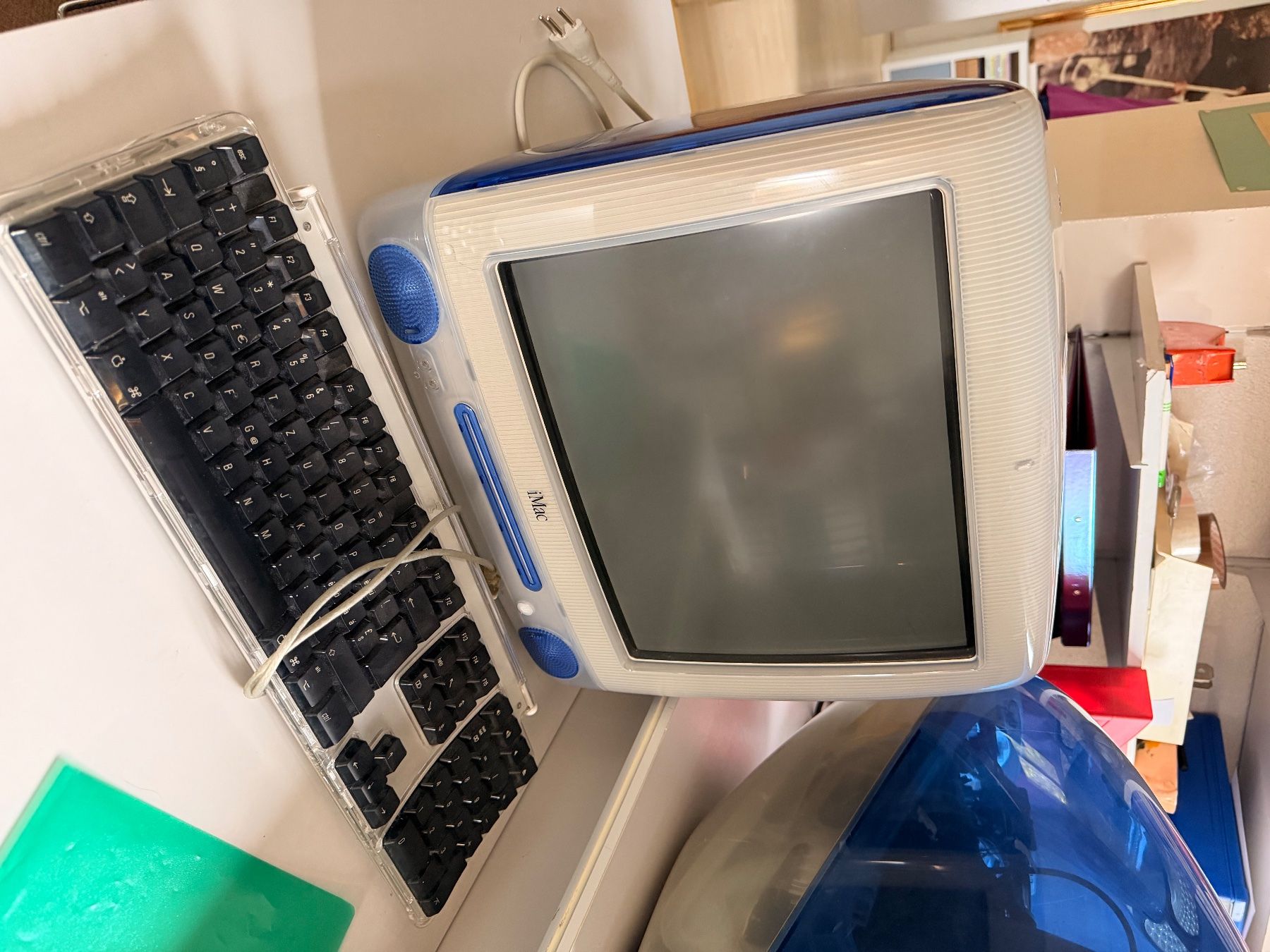 Apple PC: Zwei iMac G3 apple Computer retro blau – Usato da Winterthur venduto da ram_67cv 3