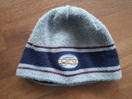 F2 Mütze gestrickt grau blau mit Logo gebrauchter Zustand