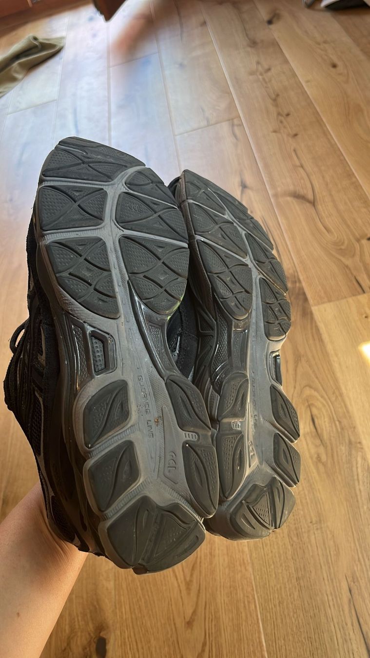 Asics Chaussures hommes: Asics Gel-NYC Graphite Grey/Black Gr.45 – D'occasion à Neuhausen par Rue_Trouvaille 5