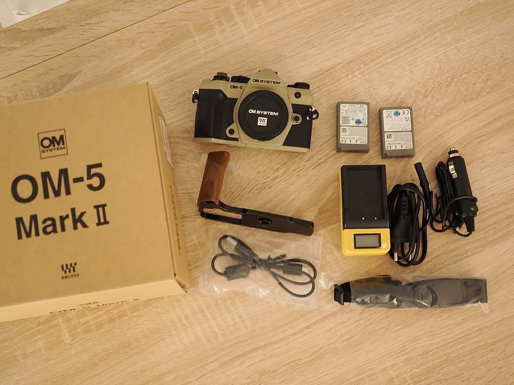 OM System Appareil photo: OM System OM 5 II, 2 Akkus, Ladegerät, Handgriff – D'occasion à Urdorf par Pukao 2