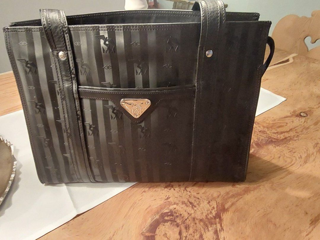 Sacs femmes: MAISON MOLLERUS SHOPPER BOSTON SCHWARZ GOLD – D'occasion à Davos-Platz par Davos.65