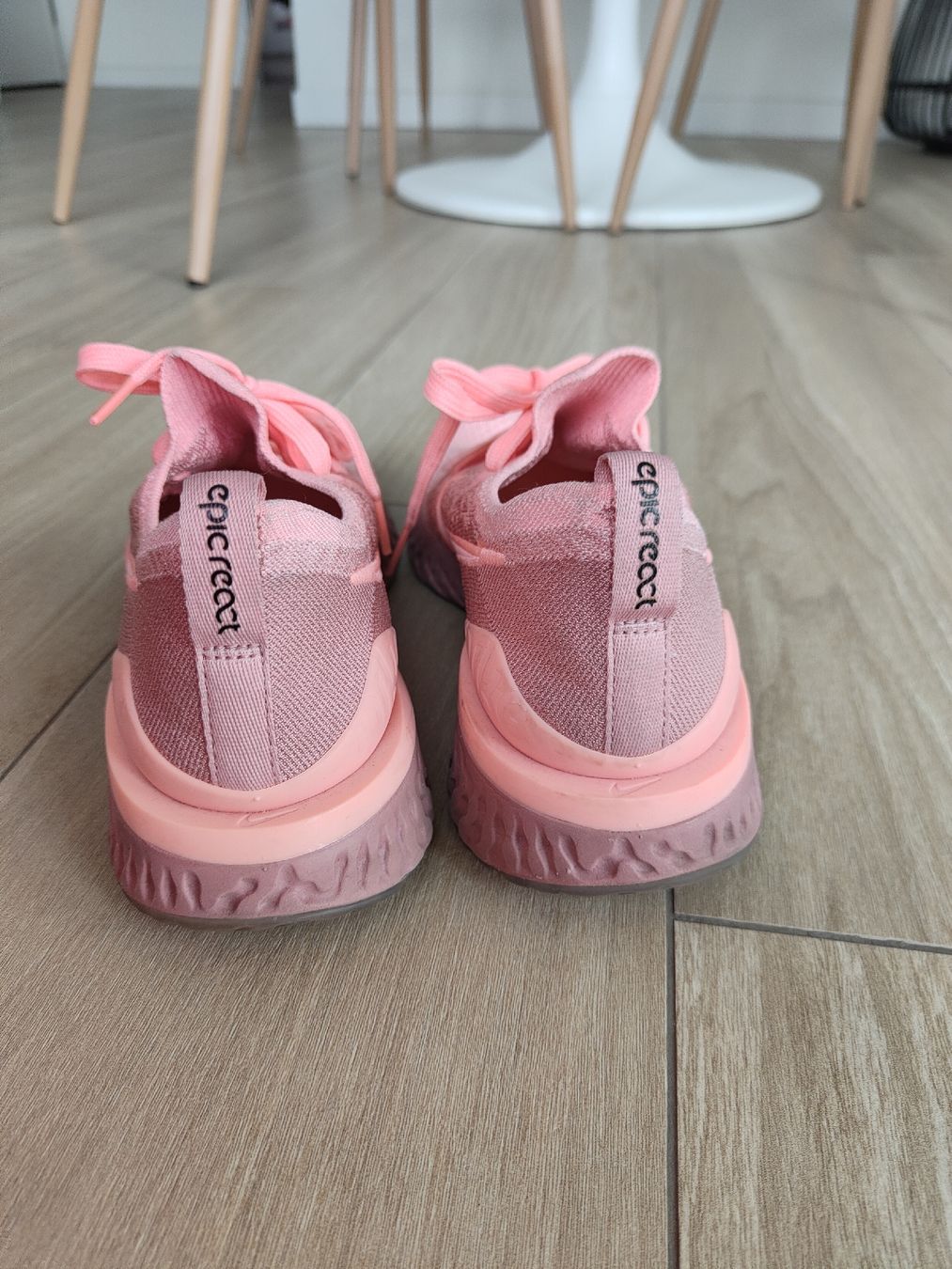 Nike Scarpe da donna: Scarpe da ginnastica Nike Epic React Flyknit, rosa, 40 – Usato da Coldrerio venduto da ivi_g8gb 3