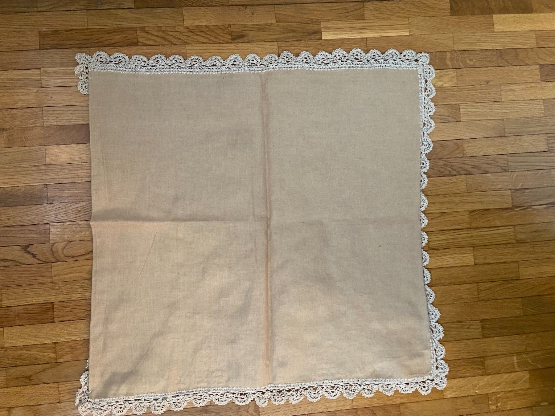 Coussins: Fourre de coussin en dentelle beige – D'occasion à Veyrier par Leilazizou 1