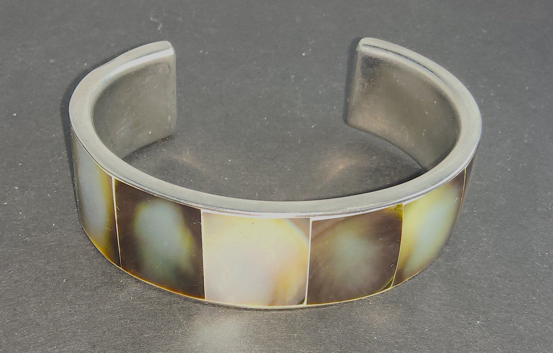 Armbänder & -reifen: Antike, superschöne Perlmutter-Armspange – Gebraucht aus Thalwil von freespirit-kev