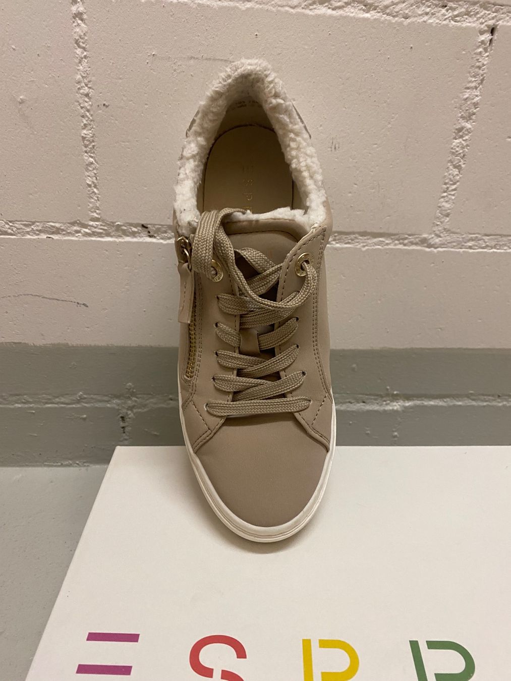 Esprit Scarpe da donna: Esprit Sneakers fast neu, original pack – Nuovo e nell'imballaggio originale da Dübendorf venduto da ana_n6b2 4
