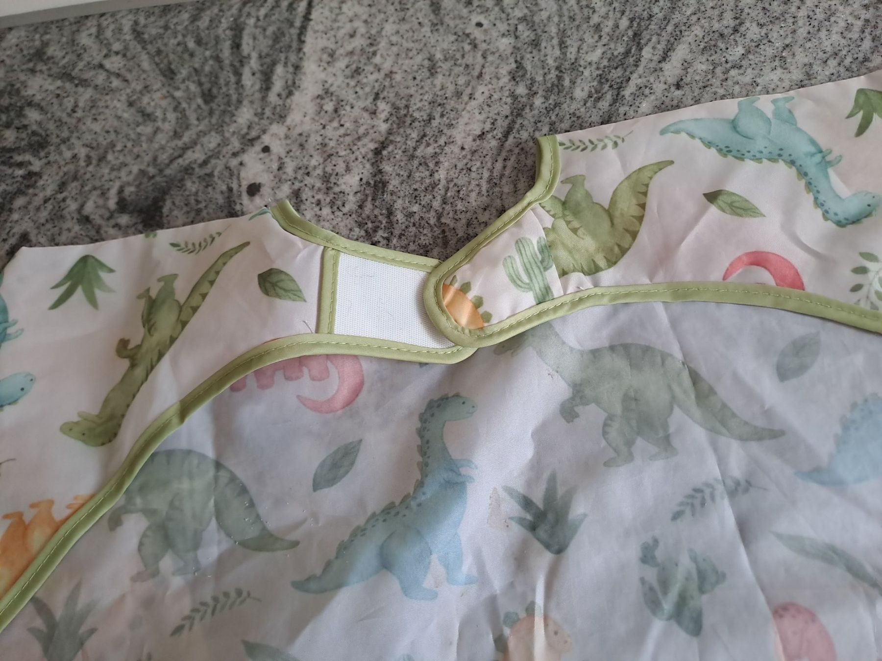 Sonstiges für Kind & Baby: Latzli Kinder Langarm Dino Muster – Gebraucht aus Rickenbach LU von bishiida 2