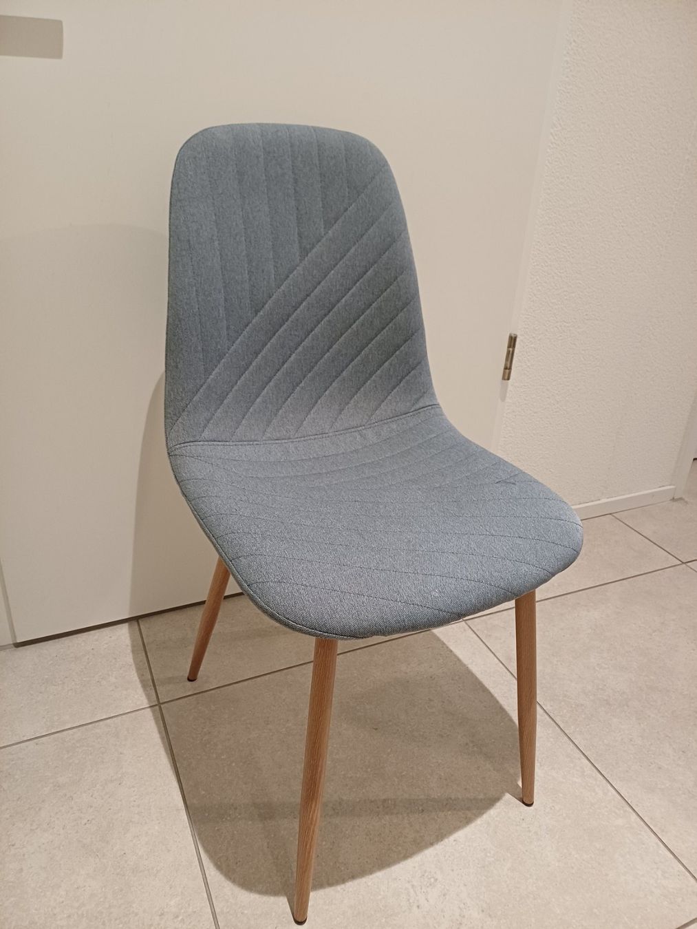 Jysk Set di tavolo e panche: Esstisch MARSTRAND + 4 Esszimmerstuhl JONSTRUP – Usato da Dübendorf venduto da rob_7b2s 3