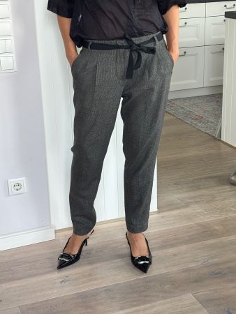 Hose von Max Mara mit Wolle gr. 38