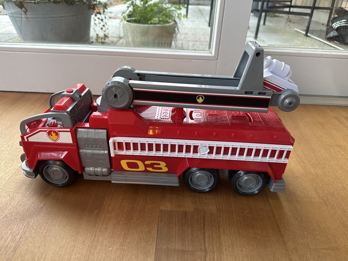 Giocattoli: grosses Paw Patrol Feuerwehrauto mit Marshall – Usato da Rüti ZH venduto da bashki