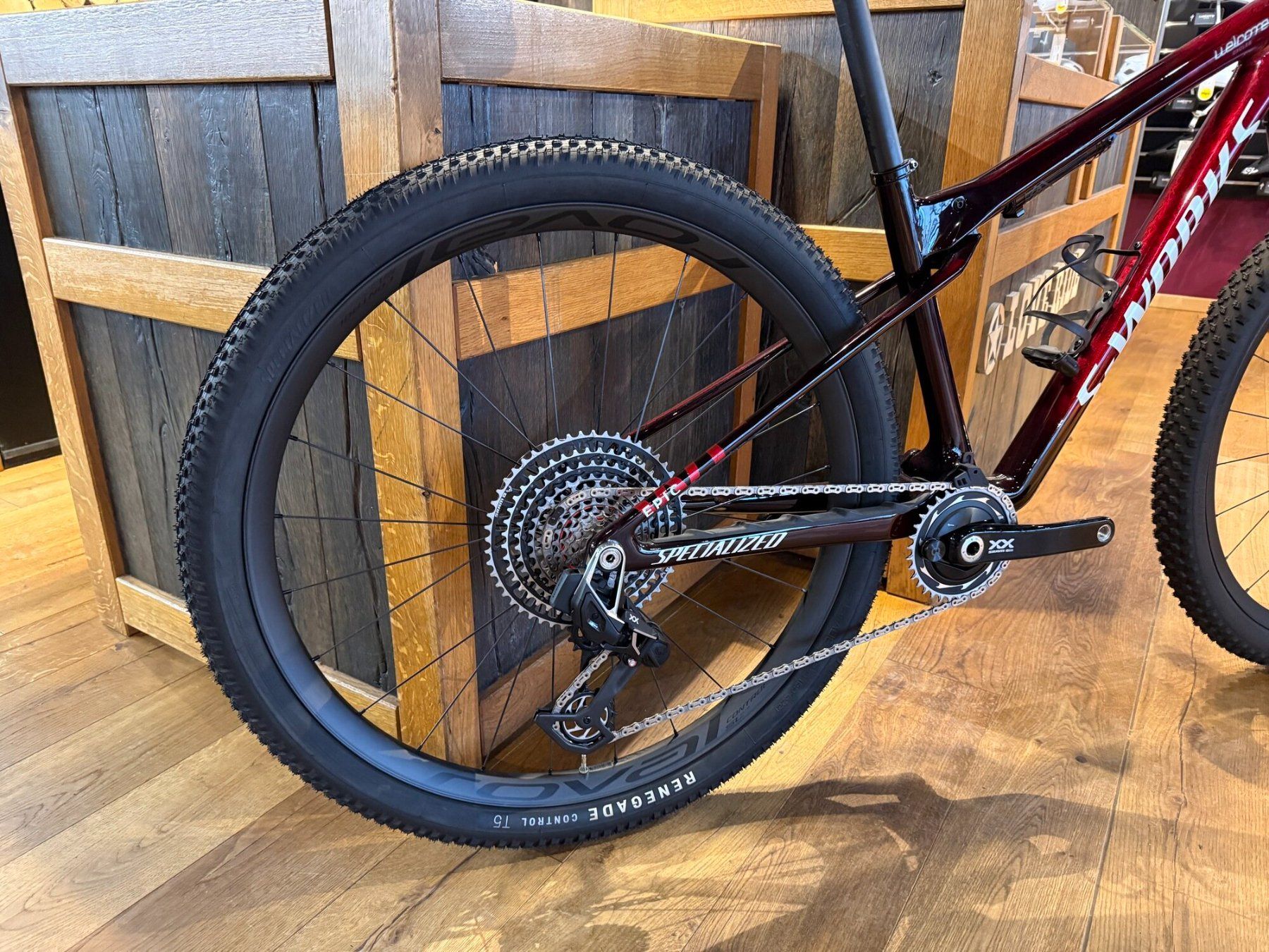 Epic Vélos: Epic World Cup S-Works M – Neuf avec emballage d'origine à Zug par welcomecycles 1