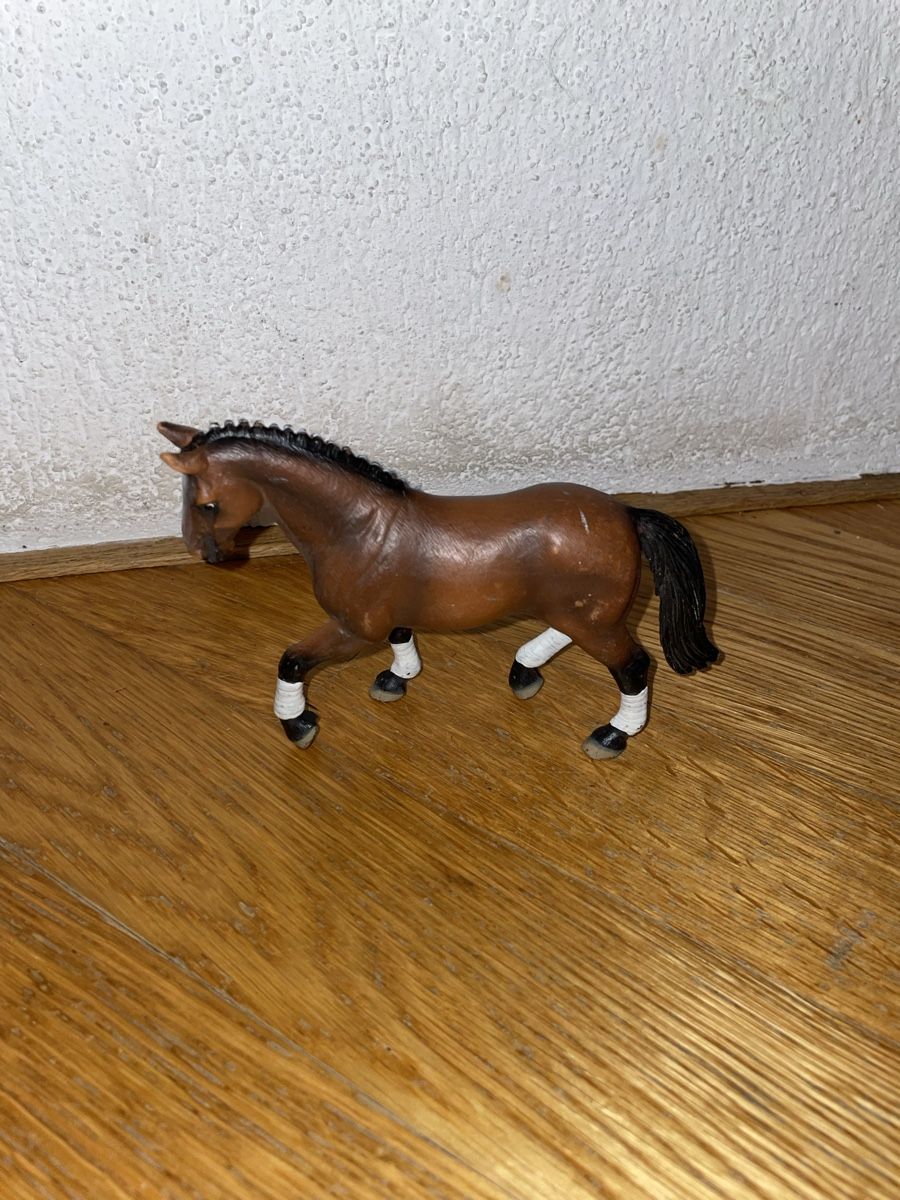 Schleich Giocattoli: Schleich Hannoveraner Stute 13296 – Usato da Adetswil venduto da Mschnuffi