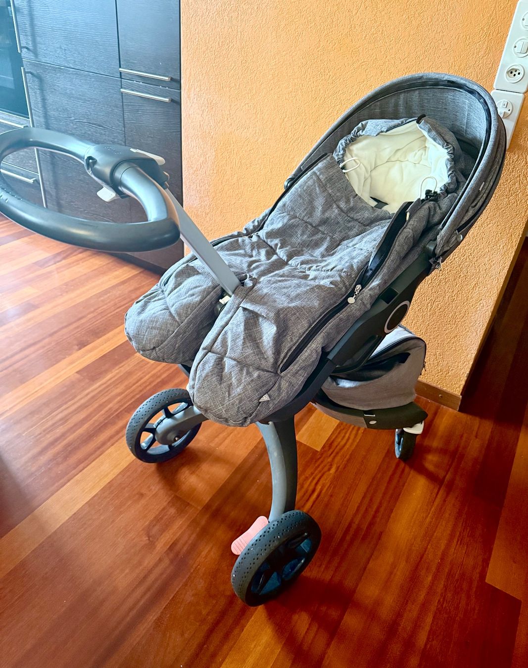 Stokke Carrozzine: Poussette Stokke Xplory Gris, Kit Complet – Usato da Mont-sur-Lausanne venduto da cit_8xct 4