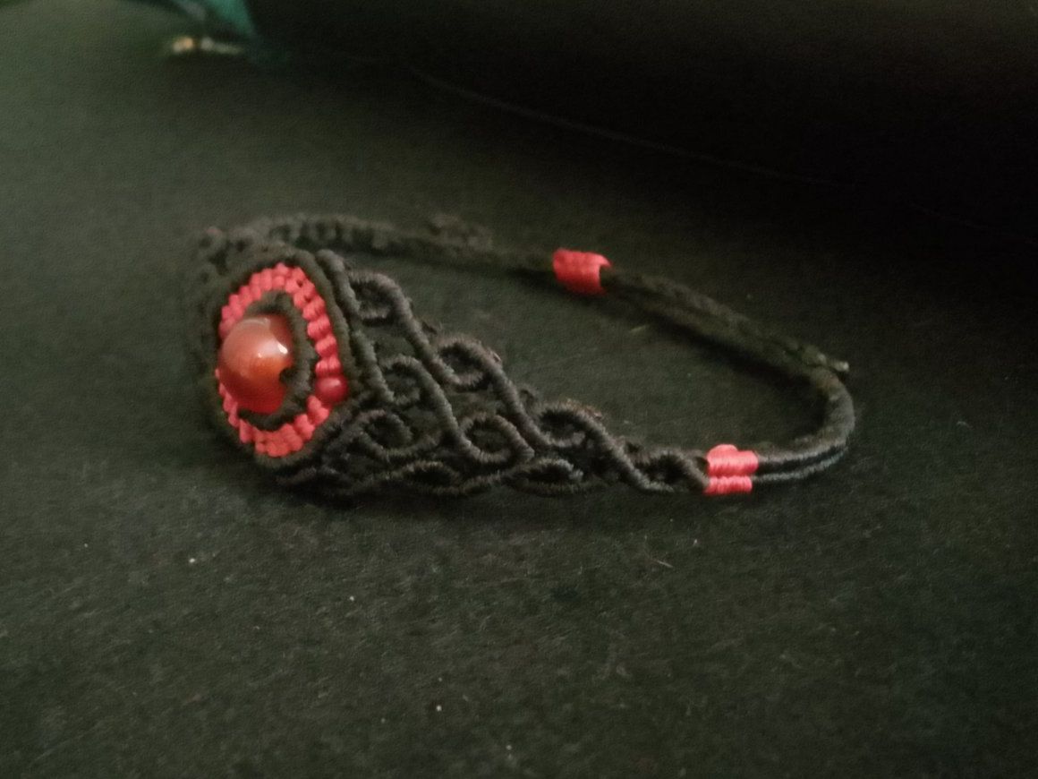 Bracciali & Braccialetti: handgemachtes Makramee Armband mit Karneol – Nuovo (secondo la descrizione) da Pfäffikon ZH venduto da Emporos_42 1