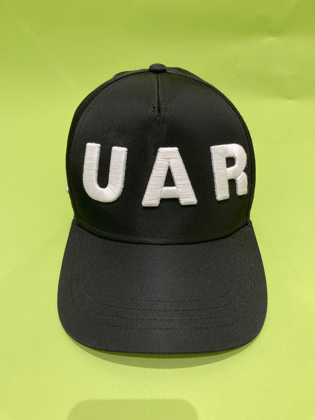 Dsquared2 Copricapi, berretti & cappellini: DSQUARED 2 cappello unisex 56,57,58,59 – Usato da Paradiso venduto da Kayakara 2