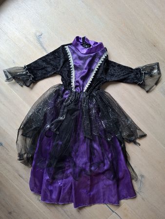 Hexen Kostüm lila schwarz Grösse 116 gebrauchter Zustand
