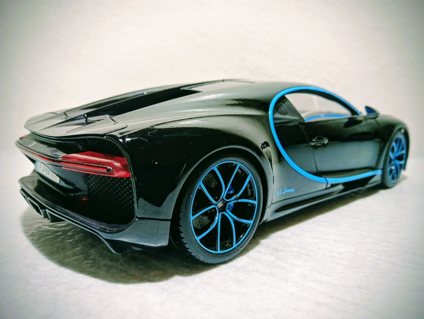 Bburago Modellautos: Bugatti Chiron – Neu (gemäss Beschreibung) aus Huttwil von Secondtrain 1