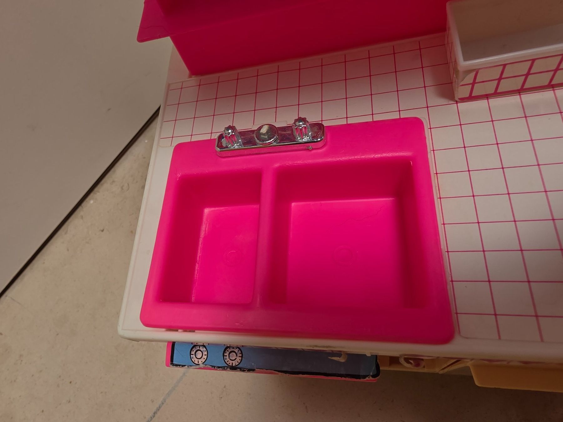 Puppen: Barbie Dream Kitchen de 1984 – Gebraucht aus Bulle von Chimchiree 2