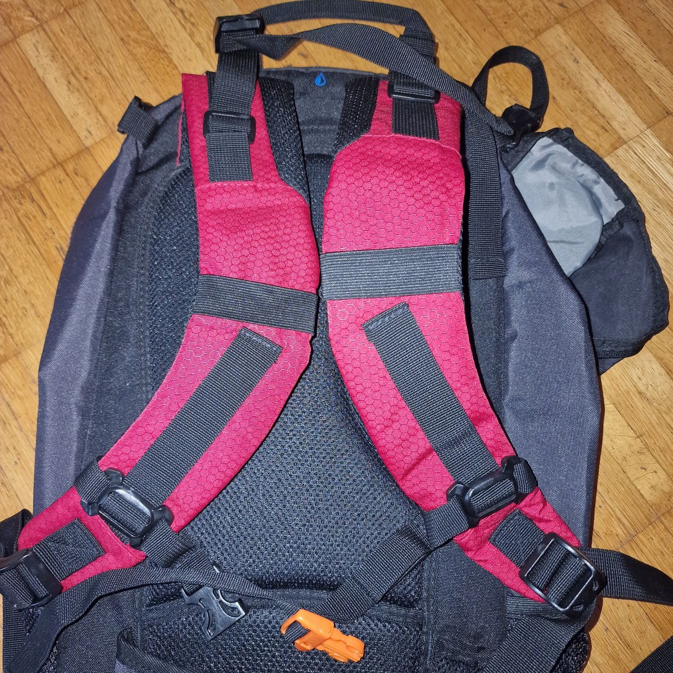 Hi-Tec Zaini: Set von 2 HI-TEC Rucksäcken – Nuovo (secondo la descrizione) da Zürich venduto da Pero6 3