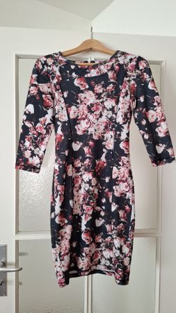 Robe tube à fleurs H&M