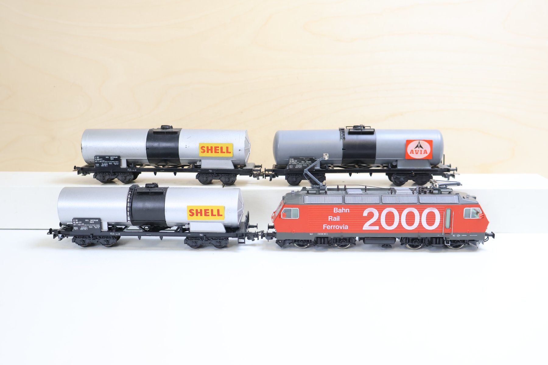Roco Modellini di ferrovie: ROCO SBB Re 4/4 E-Lok 2000 + SBB Tankwagen Set H0 – Usato da Winterthur venduto da Monstera 2