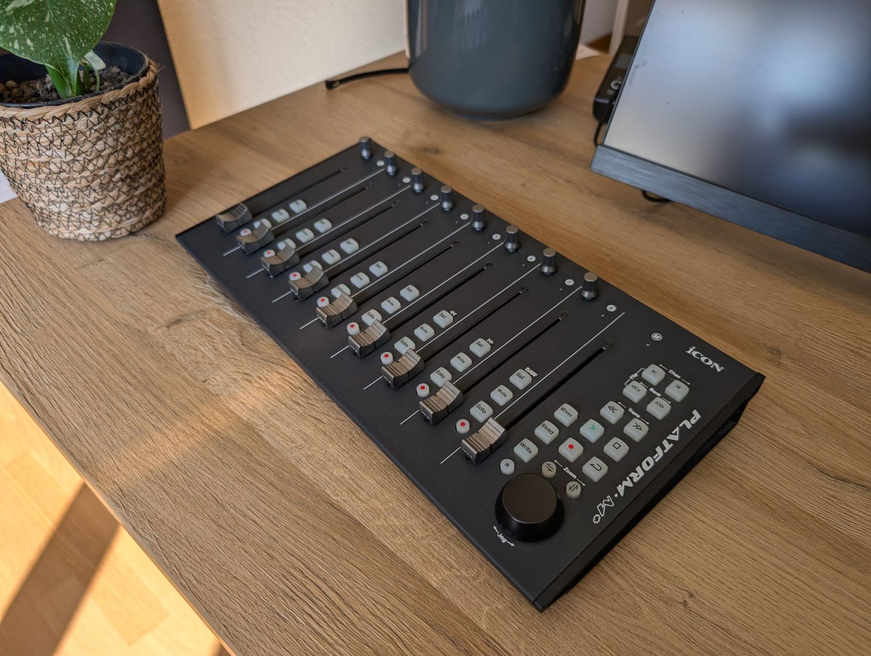 Icon Mischpulte: iCON Platform M+ – DAW-Controller mit Motorfadern – Gebraucht aus Riedern von Marco-Hegner 1