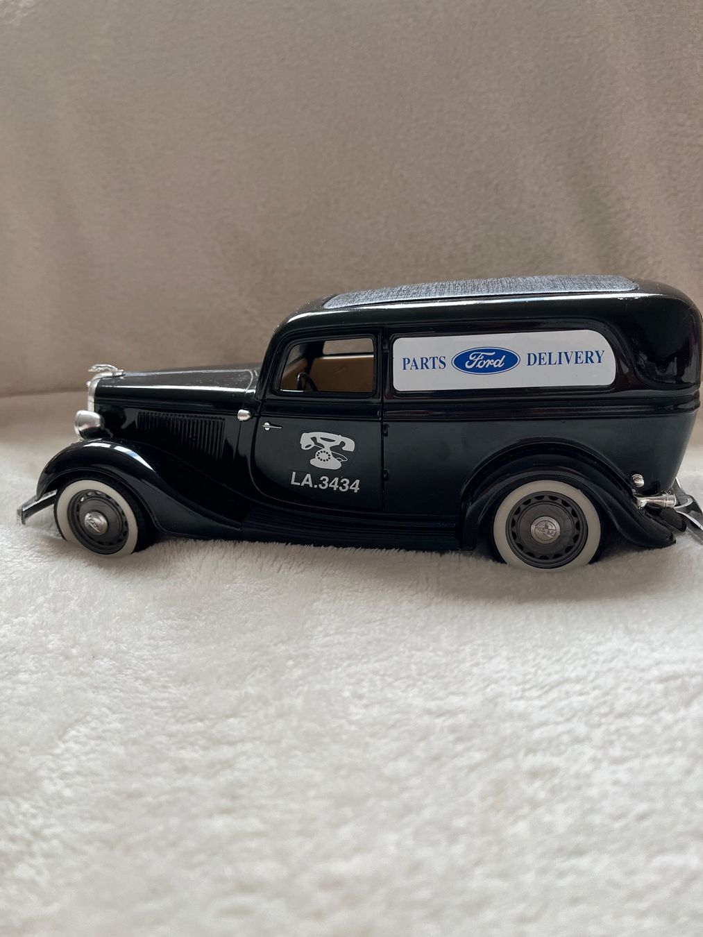 Ford Modellini d'auto: Ford V8 – Nuovo e nell'imballaggio originale da Oberweningen venduto da mer_2yn9 5