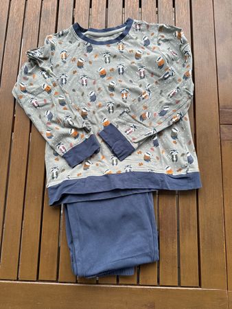 Pyjama Grösse 134/140, mit Waschbären52)