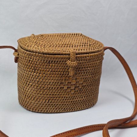 Kleine geflochtene Sommertasche zum Umhängen Boho