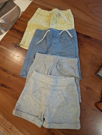 4 paia di pantaloni corti - taglia 74