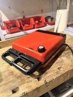 Waffeleisen SIGG rot mit Schweizerkreuz Motiv gebraucht