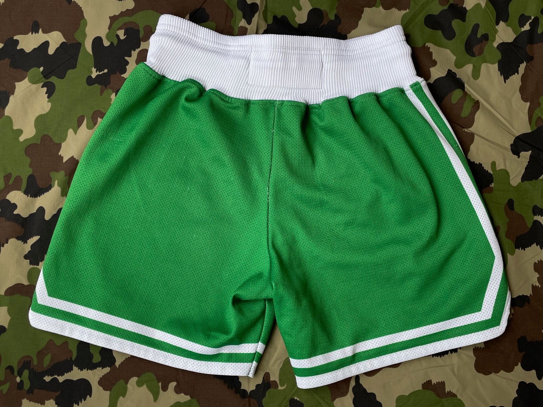 Champion Pantalons: Vintage 90s Celtics Champion Short Sz S – D'occasion à Zürich par le_souk 2