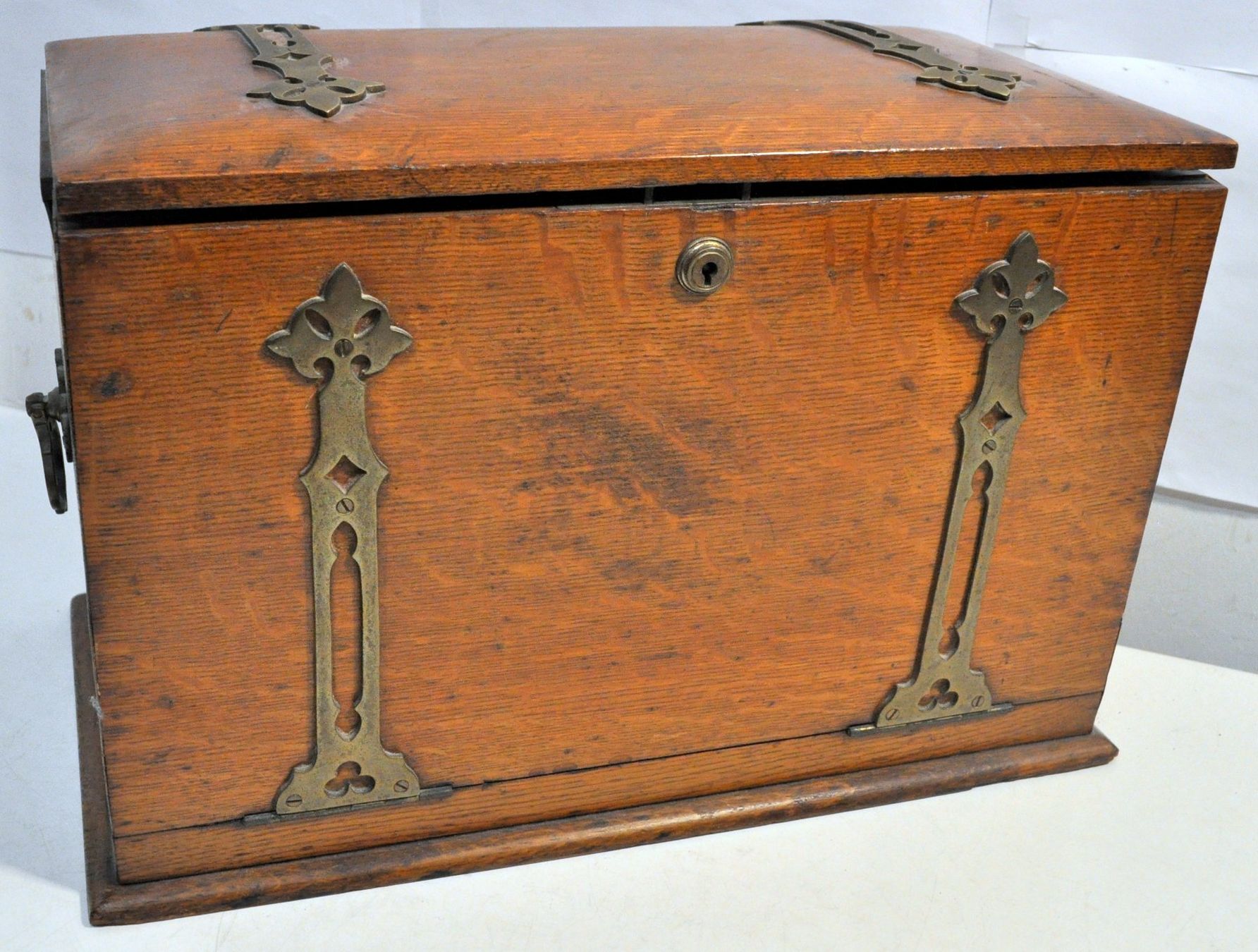 Scrivanie: Ancien Petit bureau portatif – Usato da Neuchâtel venduto da Neuchatel 2