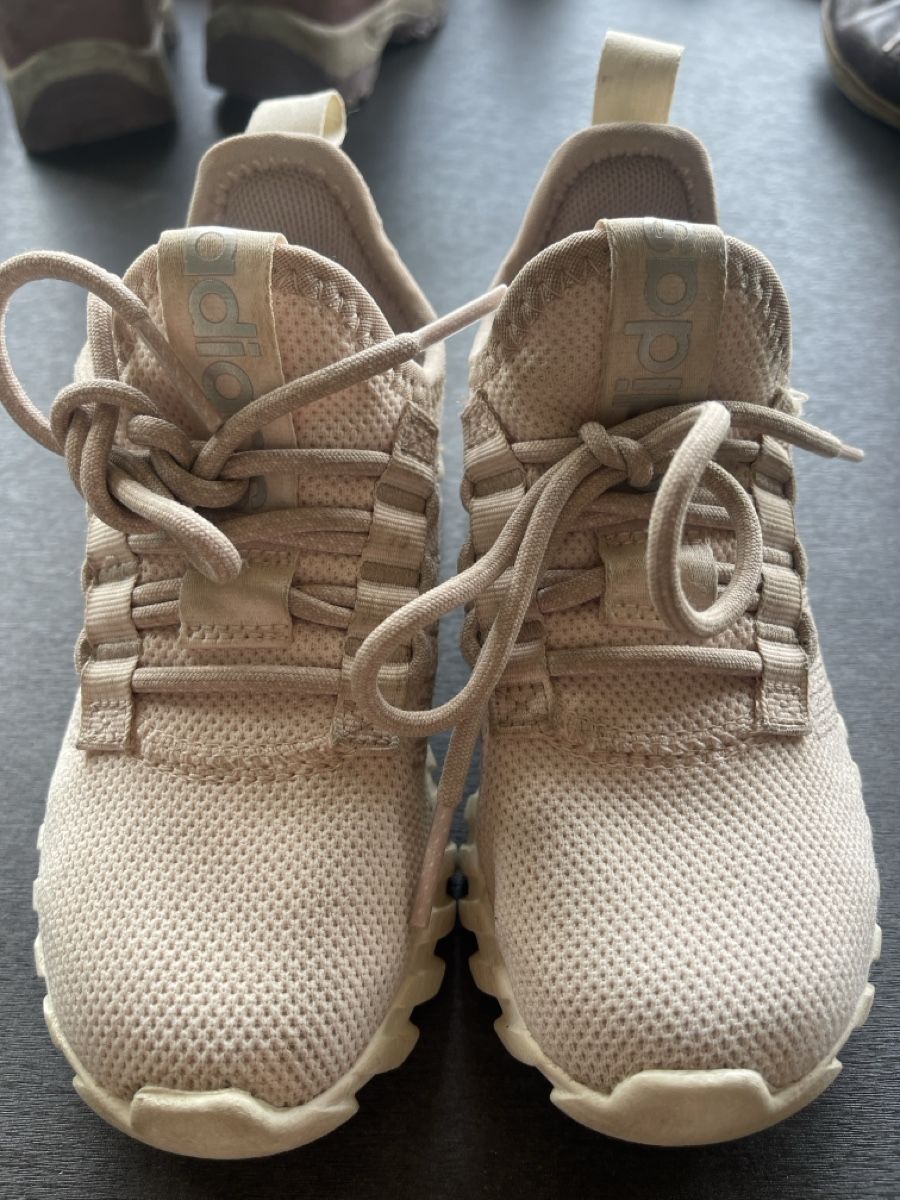 Adidas Scarpe per ragazzi: Adidas Turnschuhe- Gr 28.5 – Usato da Beckenried venduto da ciaran