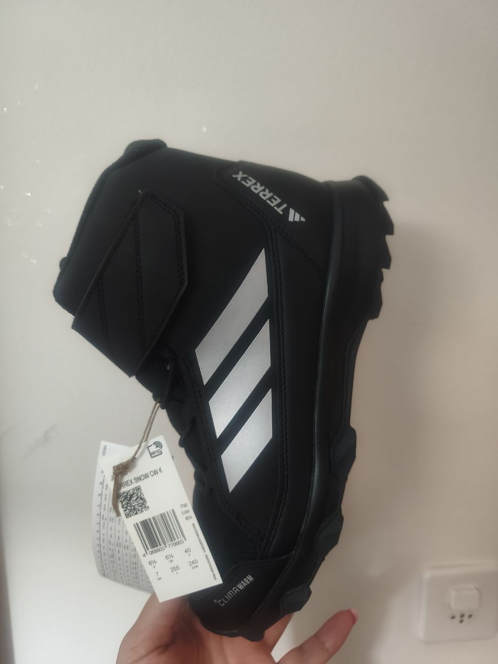 Schuhe für Jungen: Adidas Terrex  – Neu und originalverpackt aus Tagelswangen von son_z88g