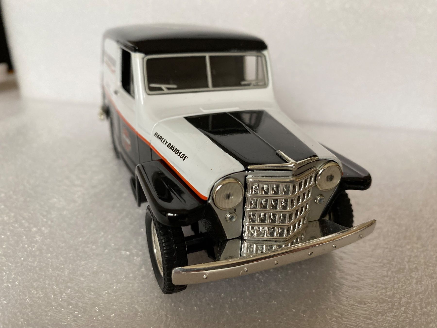 Willys Modellini d'auto: Harley-Davidson Willys Panel Delivery Van – Nuovo e nell'imballaggio originale da Berg TG venduto da Electrolux23 2