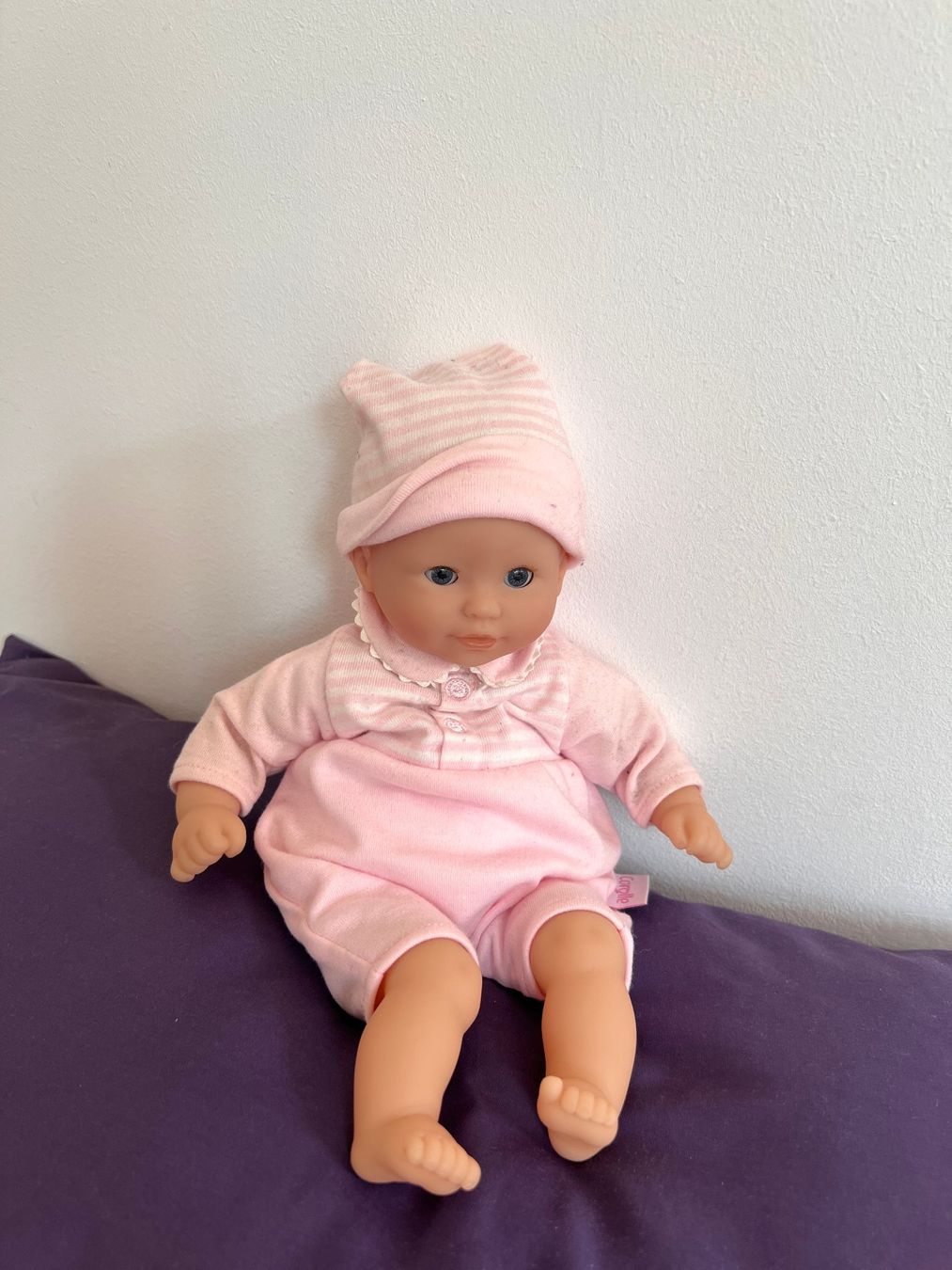 Spielzeuge: Puppenbett mit Puppe – Gebraucht aus Kreuzlingen von kek_1 1