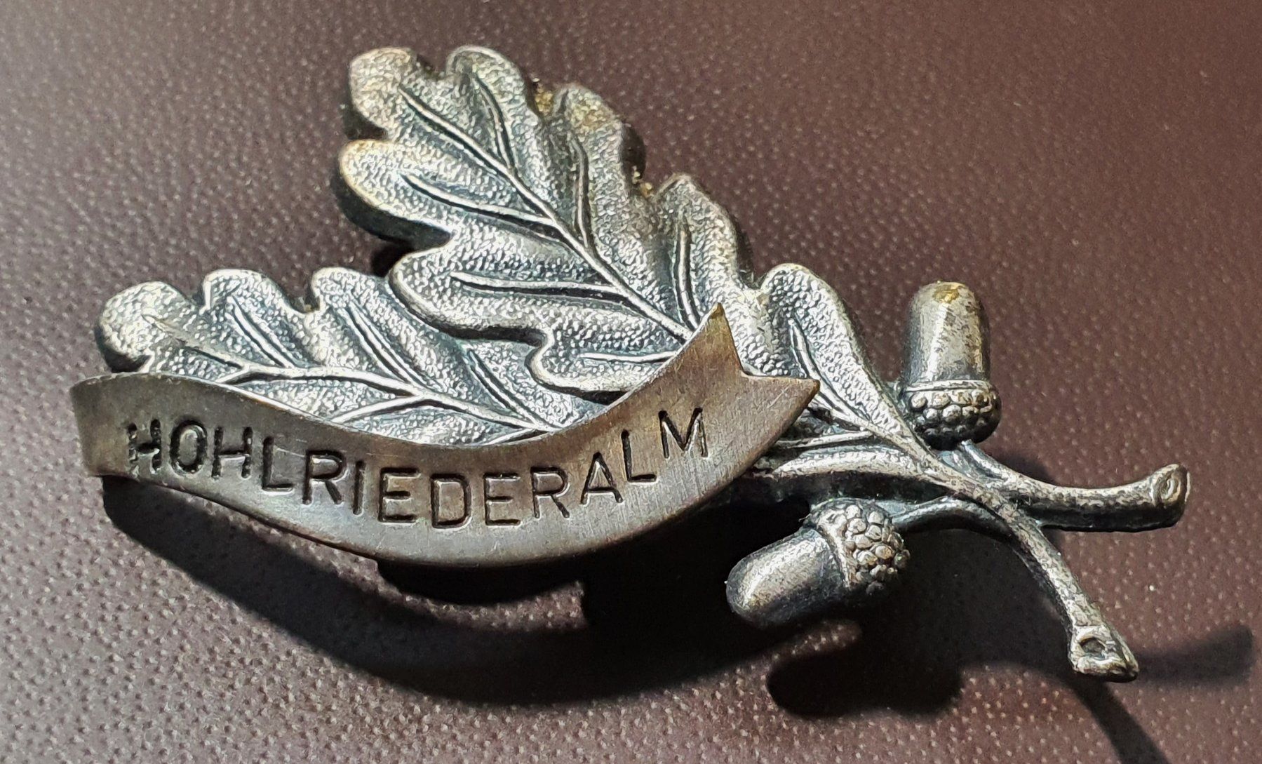 Spille & Fermagli: S272 - Brosche Holriederalm Eichenblatt mit Eicheln – Usato da Reinach BL venduto da Boston-Verkauf