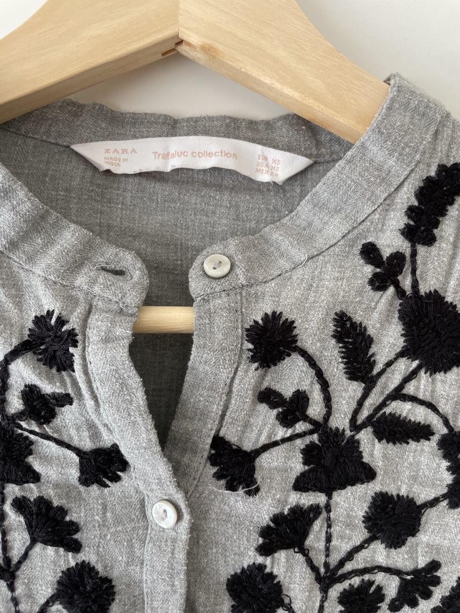 Zara Camicette: Grey Embroidered Blouse – Usato da Thalwil venduto da Marina2603 1